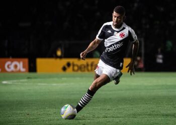 Com a volta de João Victor, Hugo Moura deverá retornar ao meio-campo e Jair ocupar o banco de reservas.