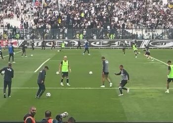 Atletas do Vasco realizam aquecimento em São Januário; confira os vídeos