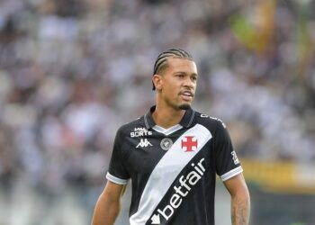 Diniz apoia João Victor: ‘Ele tem o desejo e a determinação de conquistar títulos pelo Vasco e se redimir em campo’