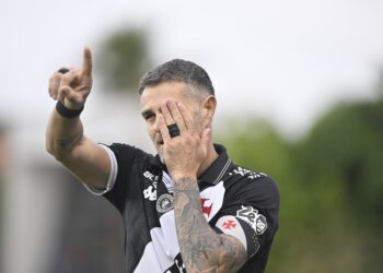 Vegetti iguala feito histórico de Dinamite ao assinalar 10 gols em 3 edições consecutivas do Brasileiro