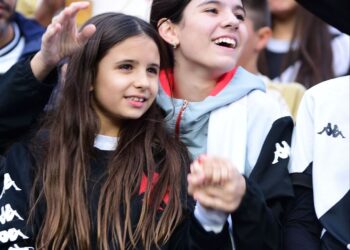 Sylvia Miranda, filha de Eurico, acompanhou suas filhas em São Januário para a partida contra o Atlético-MG.