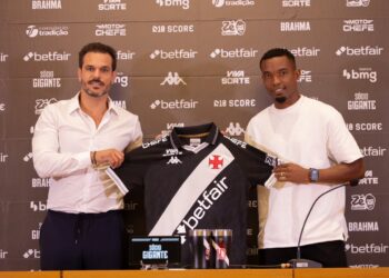 Dentre os clubes envolvidos na luta contra o rebaixamento, o Vasco é o que fez menos contratações.