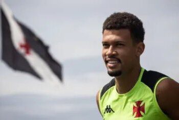 Vasco se organiza para anunciar a despedida de João Victor nas redes sociais.