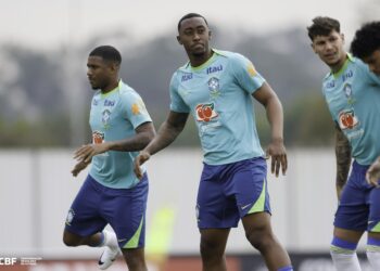 Com mudanças na defesa, Luiz Gustavo tenta conquistar espaço no Vasco