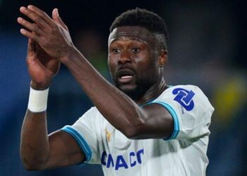 Vasco em trato com o defensor congolês Chancel Mbemba.