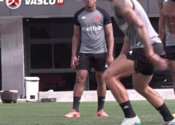 Barros, Léo Jacó, GB, Lucas Oliveira, Luiz Gustavo e Estrella figuram entre os novos convocados para enfrentar o Santos.