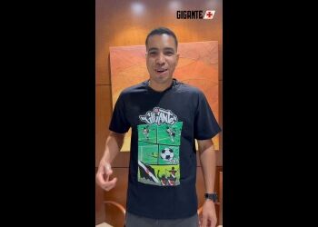 Membros da diretoria encontraram o time no hotel em São Paulo; assista ao vídeo