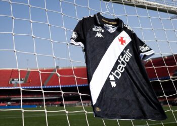Vasco atuará com o uniforme preto na partida contra o Santos.