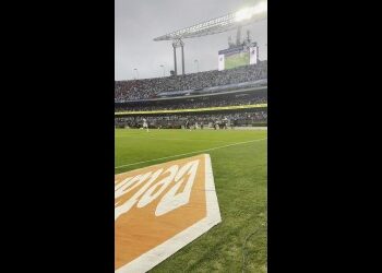 Assista ao gol de Tchê Tchê contra o Santos sob uma nova perspectiva.