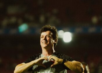 Fernando Diniz comemora desempenho do Vasco: ‘A vida segue, sempre buscando o melhor’