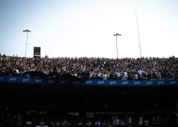 Vasco compartilha imagem da sua torcida no Morumbi diante do Santos; confira!