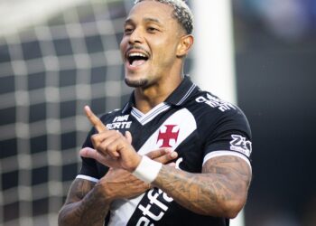 David brilha em vitória expressiva do Vasco e retorna a balançar as redes após um ano