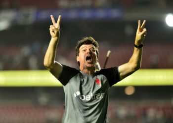 Vasco anota um terço das suas metas no Brasileiro no Morumbi e atinge saldo positivo pela primeira vez desde sua estreia.