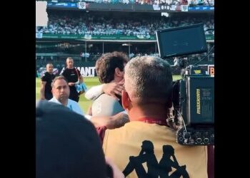 Neymar acolheu Diniz e cumprimentou os jogadores do banco do Vasco antes da partida; assista ao vídeo.