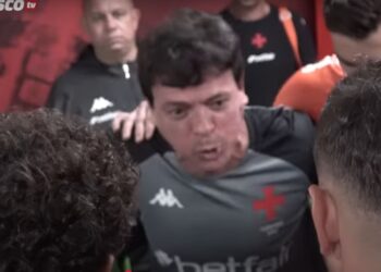 Nos bastidores da vitória avassaladora sobre o Santos, ecoam os gritos de Diniz antes e após a partida.