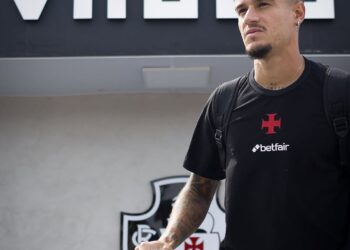 Confira imagens da jornada do elenco do Vasco a Caxias do Sul