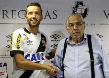 Vasco revê Nenê uma década após sua primeira estadia em São Januário