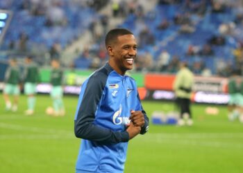 Além de Robert Renan, Vasco está em negociação para trazer o zagueiro Joaquim, do Tigres-MEX.