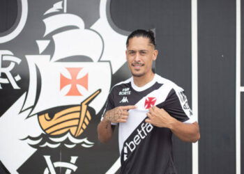 Vasco planeja a aquisição de 3 defensores e Mauricio Lemos não deve permanecer na equipe.