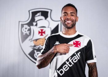 Alex Teixeira considera romper seu contrato com o Vasco.