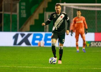 Lucas Oliveira e Mauricio Lemos são considerados como peças negociáveis no Vasco.