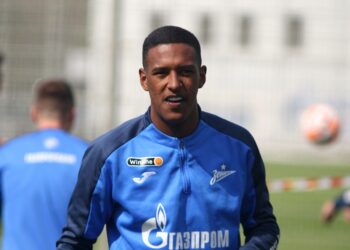 Vasco busca acelerar trâmites burocráticos para contar com Robert Renan no confronto contra o Botafogo pela Copa do Brasil.