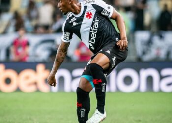 Confira as estatísticas de Luiz Gustavo vestindo a camisa do Vasco.