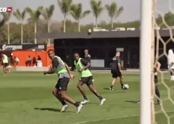 Confira a jogada impressionante de Andrés Gómez durante o treinamento do Vasco.