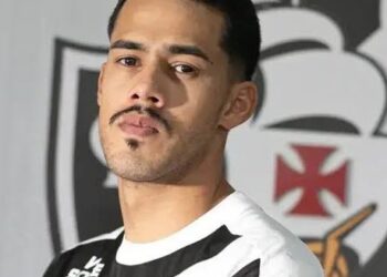 Diálogo entre o defensor do Vasco, Lucas Oliveira, e o Athletico-PR enfrenta impasses.