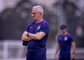 Os jovens Gui Negão e Kayke são esperados para compor o ataque do Corinthians neste domingo diante do Vasco.