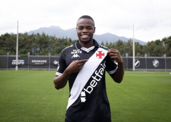 Andrés Gómez é a nova adição do Vasco para o duelo deste domingo contra o Corinthians.