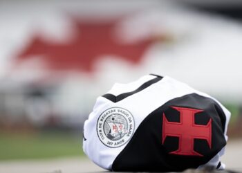 Vasco enfrentará o Corinthians vestindo a camisa branca.