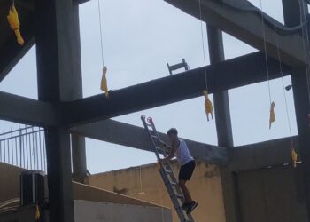 PM ordenou a retirada de itens provocativos ao Corinthians do estádio de São Januário.
