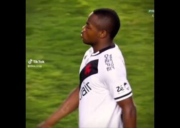 Veja lances de Andrés Gómez em sua estreia pelo Vasco.