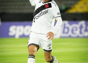 Diniz desloca Nuno Moreira como 2º volante no comando do time