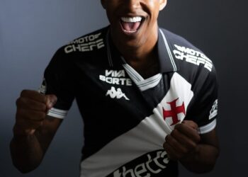 Robert Renan: Honrado em vestir a camisa do [time] e iniciar nova história