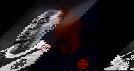 Amigas com rostos felizes sorrindo, celebrando, feliz aniversário, fundo branco, alegria, amizade, felicidade, comemoração, evento social, reunião, grupo de amigos, união.