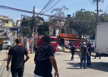 Caminhão bateu no muro de São Januário na manhã desta 4ª-feira