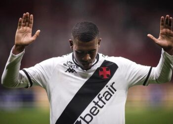 Rayan era alvo do Botafogo antes da chegada de Fernando Diniz; negociação