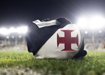 Vasco usará camisa preta no clássico contra o Botafogo