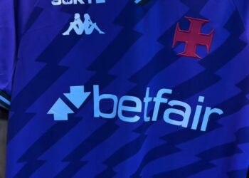 Vasco estreia novo uniforme de goleiro nesta quarta-feira.