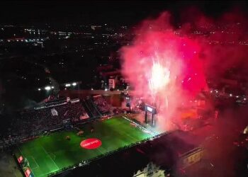 Festa da torcida do Vasco antes do jogo contra o Botafogo em São Januário