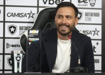Técnico do Botafogo comenta: ‘Território hostil impediu jogo bonito’