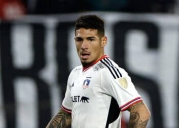 Vasco propõe empréstimo pelo zagueiro uruguaio Alan Saldivia