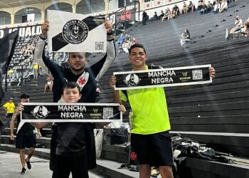 Mancha Negra publica fotos da festa dos torcedores no Vasco x Botafogo