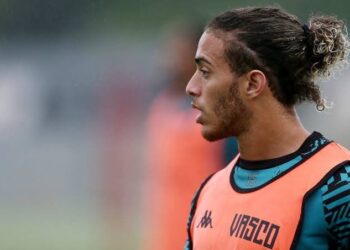 América-MG iguala proposta do Alverca, mas Figueiredo opta por Portugal