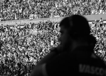 Repórter da VascoTV anuncia saída do clube após anos de trabalho