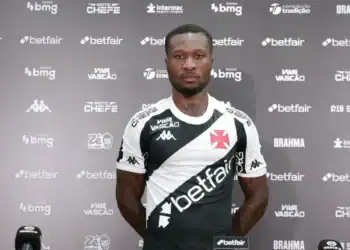 Vasco planeja emprestar Loide Augusto para reduzir gastos.