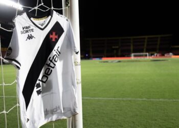 Vasco usará camisa branca no duelo contra o Sport