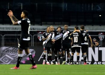 Vasco: 3 vitórias, 1 empate e 2 derrotas nos últimos 6 jogos fora